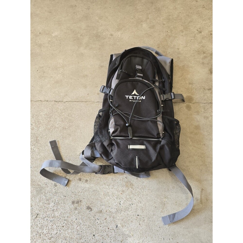 Teton Sports Unisex Oasis 1100 Hydration Hiking Backpack Black 18L Rain Cover